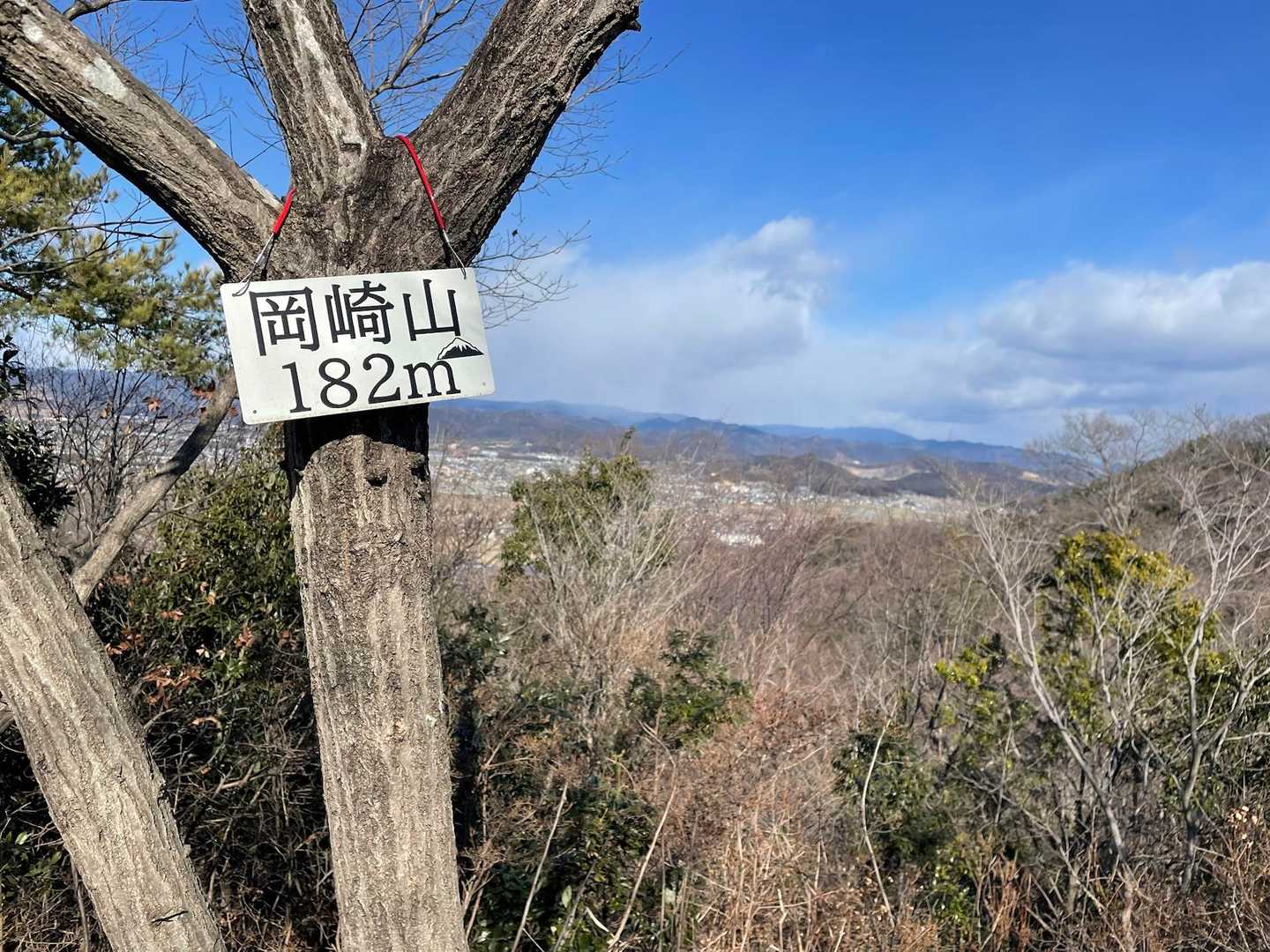 1つ目ピーク 岡崎山
低いけど眺望よい!!