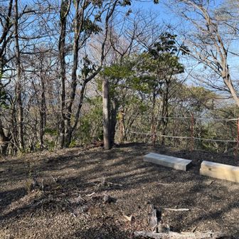 展望台は工事中で休憩ベンチや登山道整備が進むでしょう