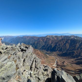ハシゴ登って
槍ヶ岳3180m⛰️に到着
青空最高、無風🌀
気持ち良い