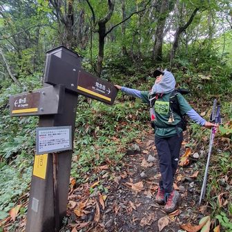 長い下り坂ドロと格闘しながらようやくに➰分岐に合流、どや顔の相方(笑)無事に下山～✌️お互い様にがんヴぁりました～👍️