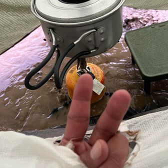 風でテントがたわんでバーナーの火に当たってしまいテントに穴が開いてしまった〜⛺️🔥😱