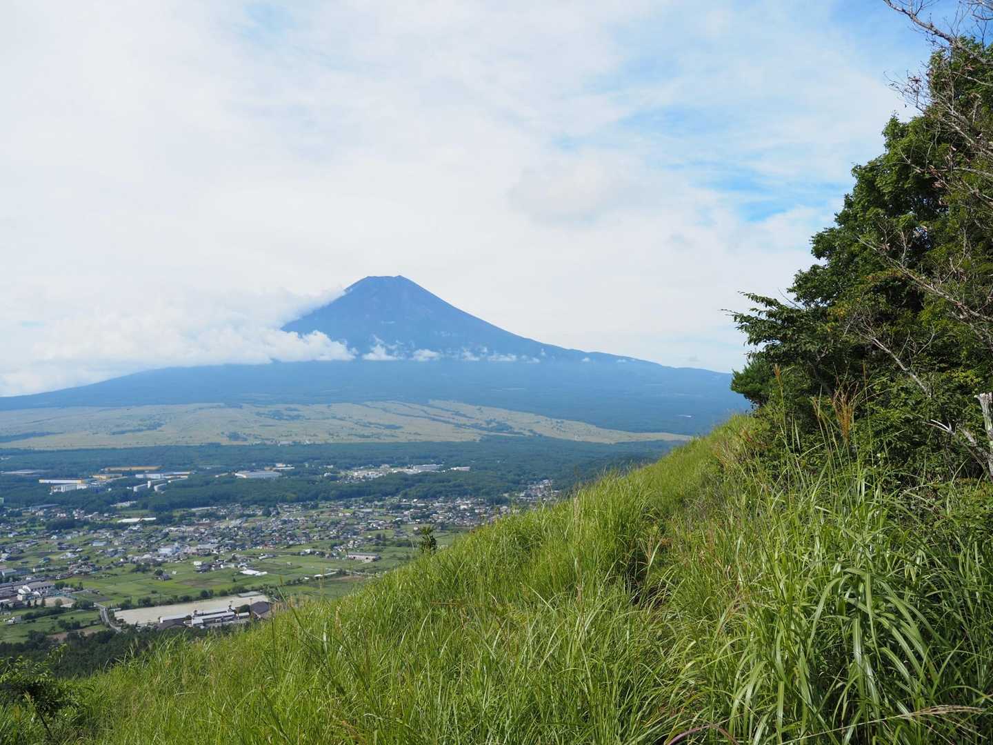 なんとか滑らずに周回ルートに復帰。ここから登山口まではあっという間でした。
