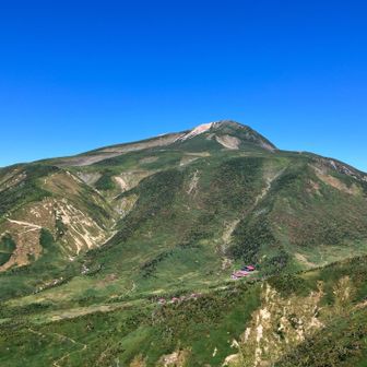 ここでようやく南竜山荘を捉える