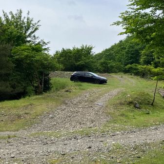 下山。さあ、これから高城山登山口に向かいます。