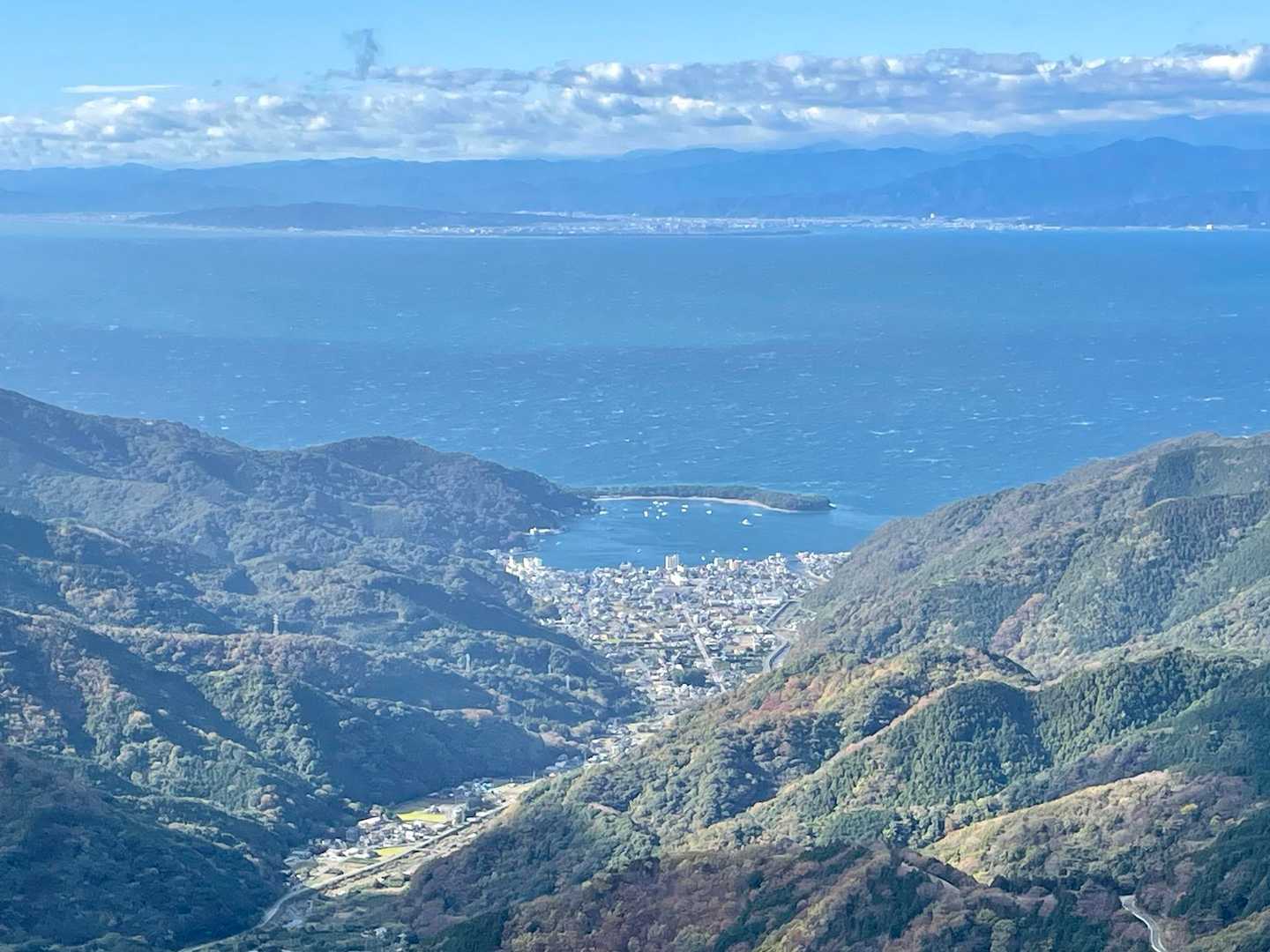 戸田の漁港が朝よりも明るく見える(#'ω')
自然にあの地形はすごいね＼( 'ω')／