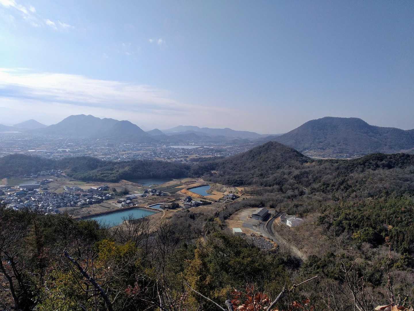 先程登った大禿山 左奥に鷲ノ山