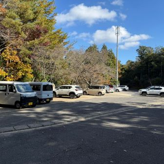 駐車場（反対側からくる道はよさそうだ）