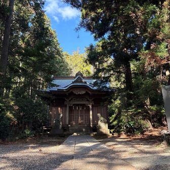 白鳥神社⛩️奥に白鳥峰(鹿野山東峰)