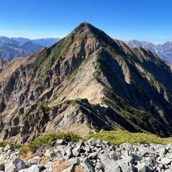 そして南峰。鹿島槍の名に偽りなし。カッコよすぎる。