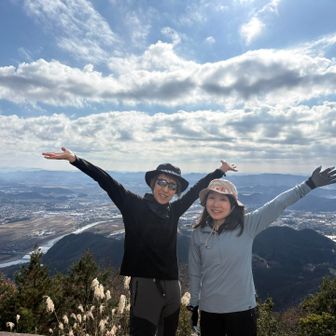 テラスの所でnanaさんと一緒に登頂記念写真✨