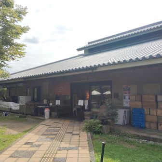 天理トレイルセンターに到着。
洋食Katsuiのご主人と少し雑談。
11/15に龍王山に登る会があるらしい。
