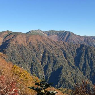こちらからだと宝剣岳辺りが一番高く見える、木曽駒ヶ岳の山頂は更に奥の位置かな