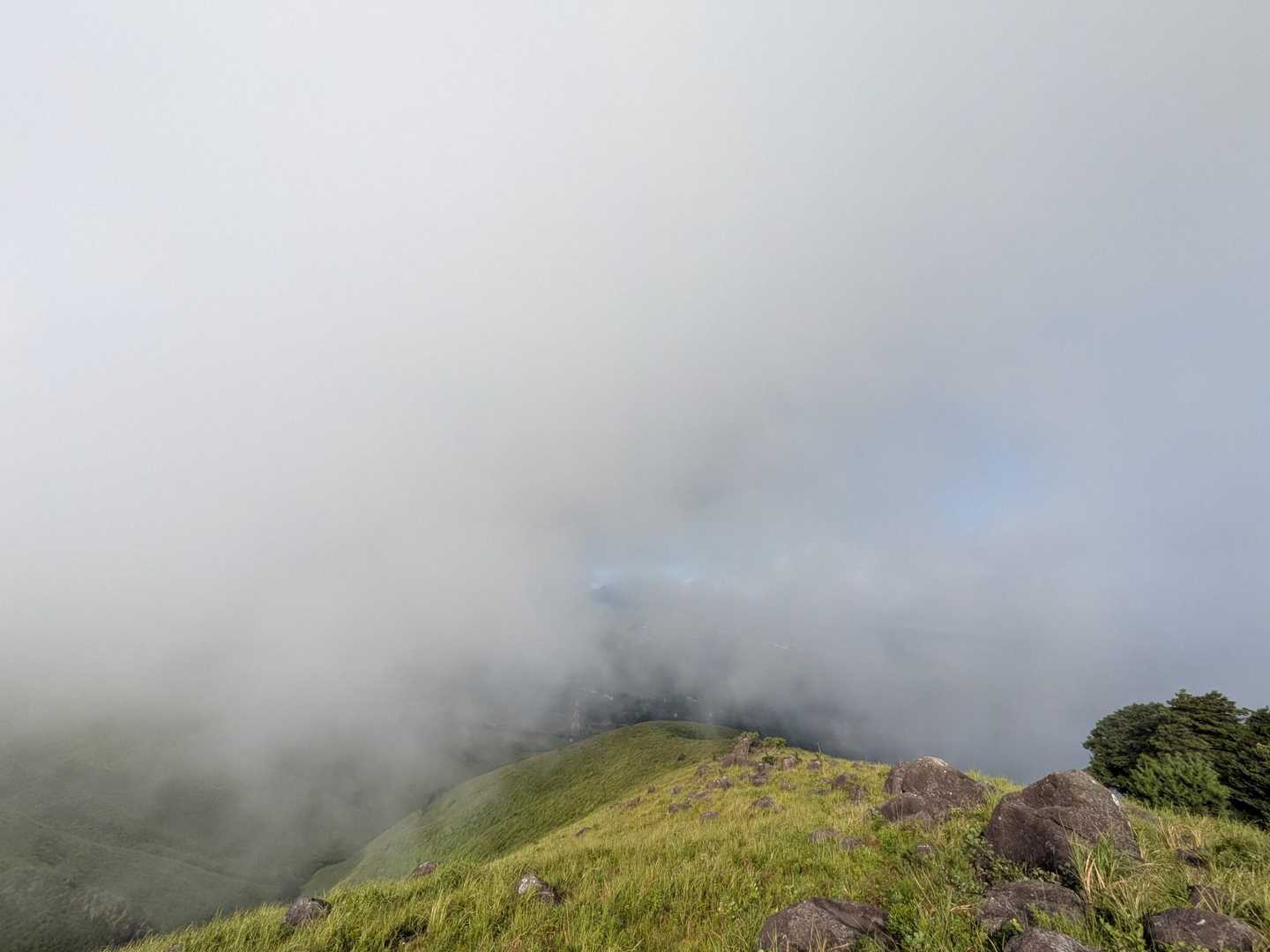 雲が大きく動いてます☁