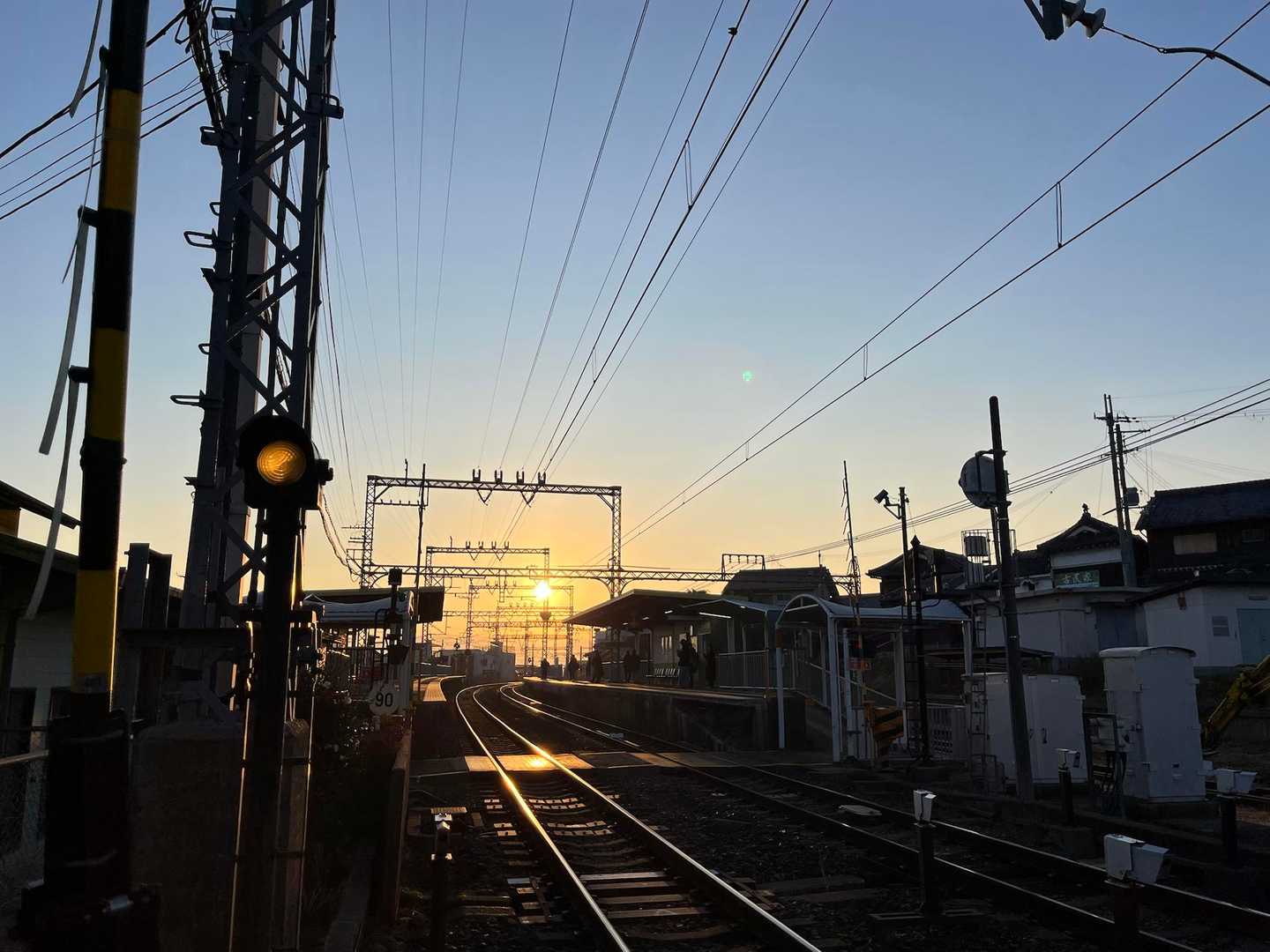 駅が朝日に照らされていい感じ✨