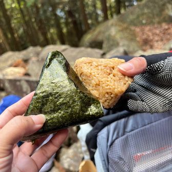 おにぎり食べる🍙