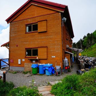 宿泊地、茶臼小屋に到着！