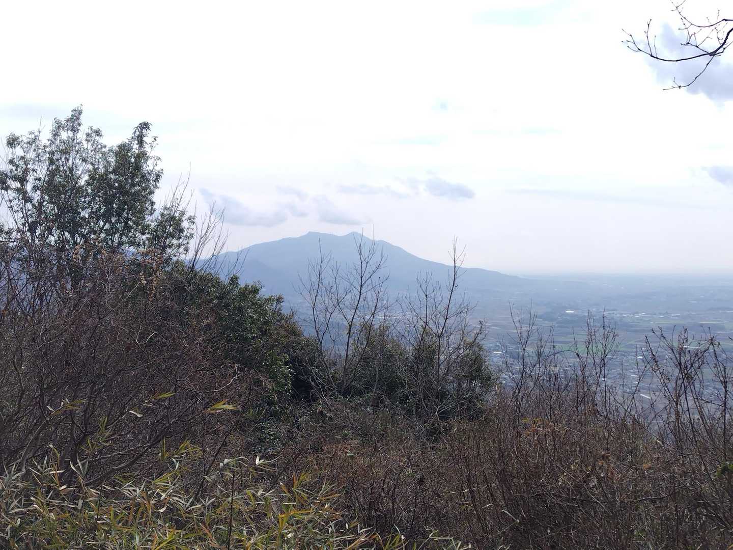雨引山▲から見える筑波山