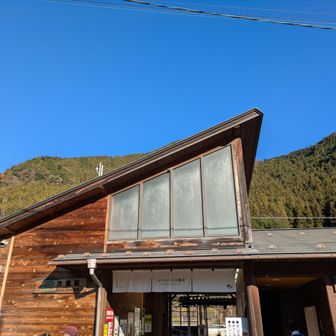 古里駅からスタート。綺麗な青い空の良い天気！綺麗なトイレあり、直ぐ目の前にコンビニあり、便利。

今日は奥多摩で大学の駅伝があったようで学生さんたくさん。皆、元気いい。