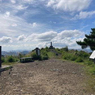千ケ峰の山頂は広い

360°の眺望あり