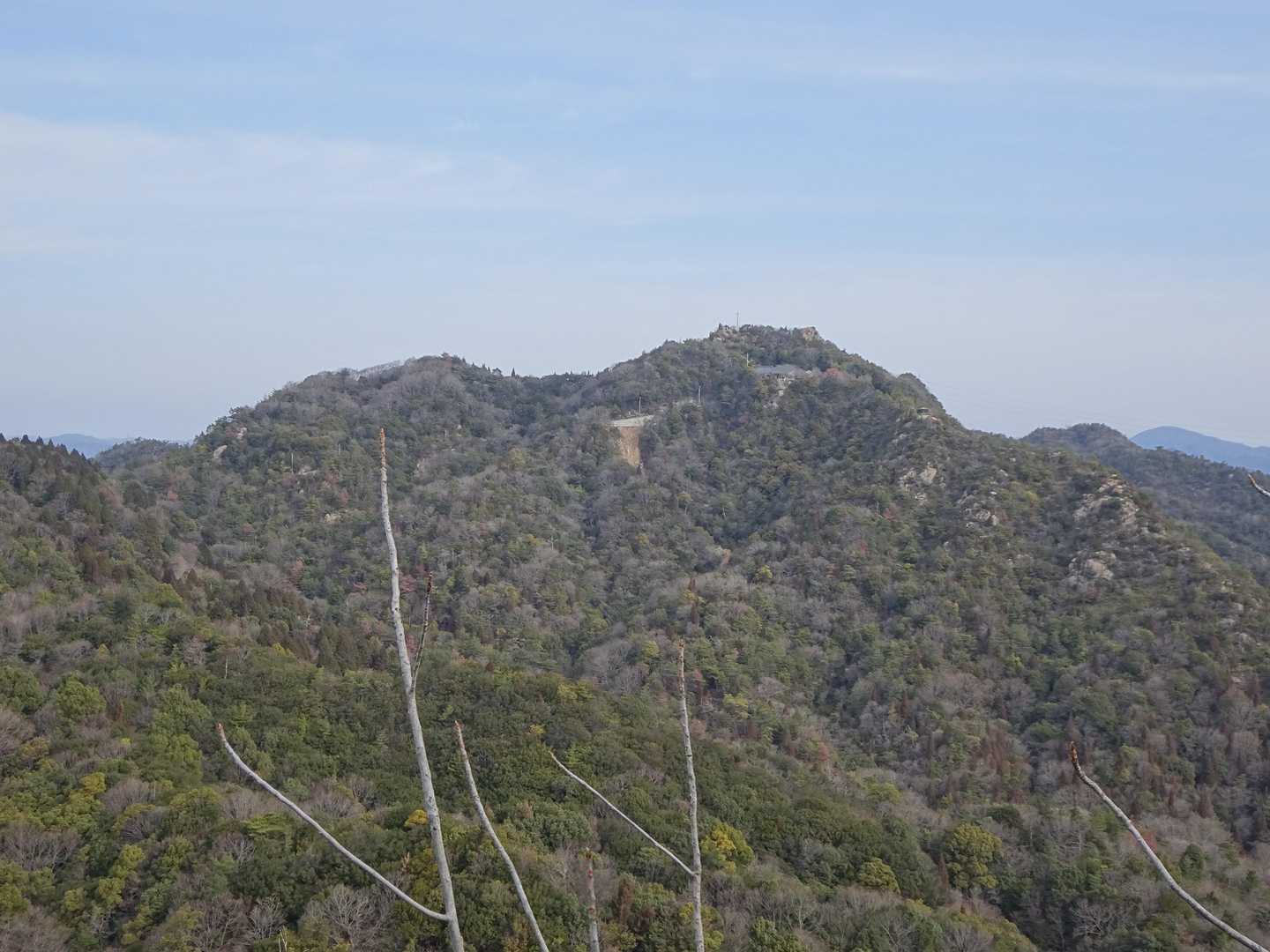 あそこに見えるのが白滝山山頂