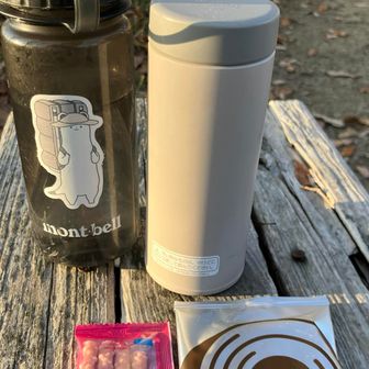 ここで休憩
昨日は水筒に少し甘くした紅茶と次女がお得意さんにいただいたクラブハリエのチョコバウム