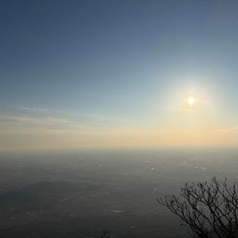 霞んでいますがやっぱりここは景色が良いです