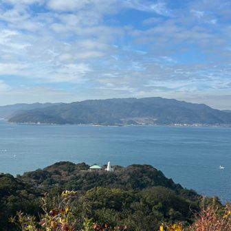 あの灯台までいきます
灯台が眺めているのは紀淡海峡
淡路島と友ヶ島の間です