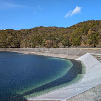 栗山ダム湖から📸良い感じ😃
ん゙⁉️ここは沖縄か〜😎🤭