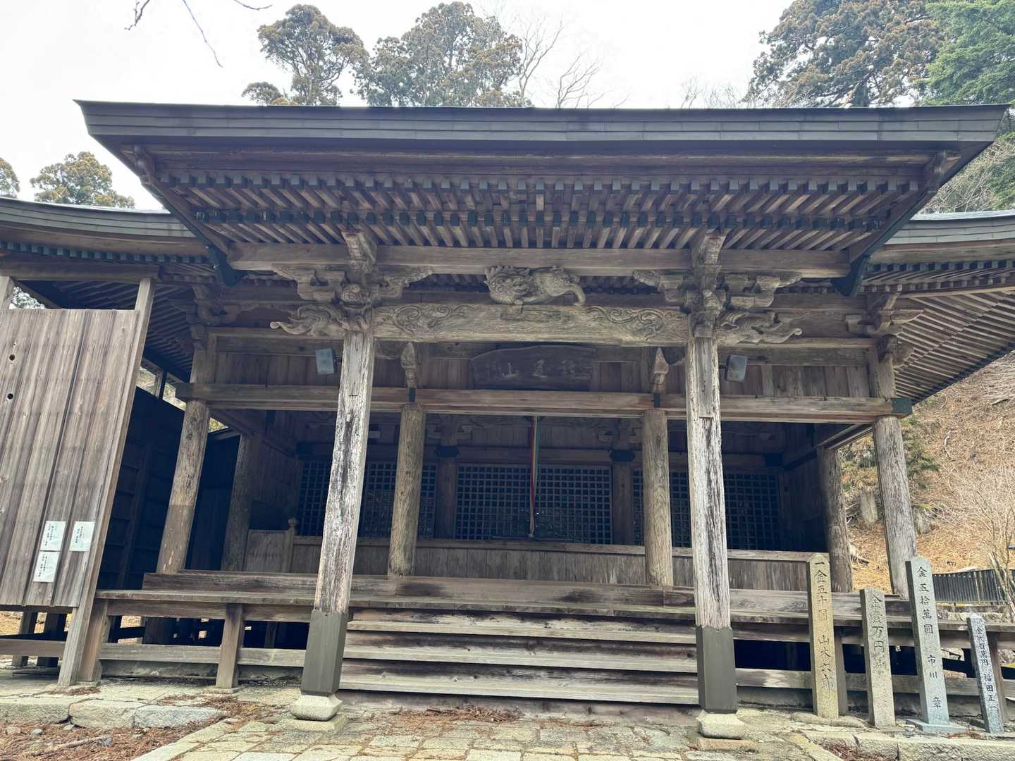 本殿でお参り