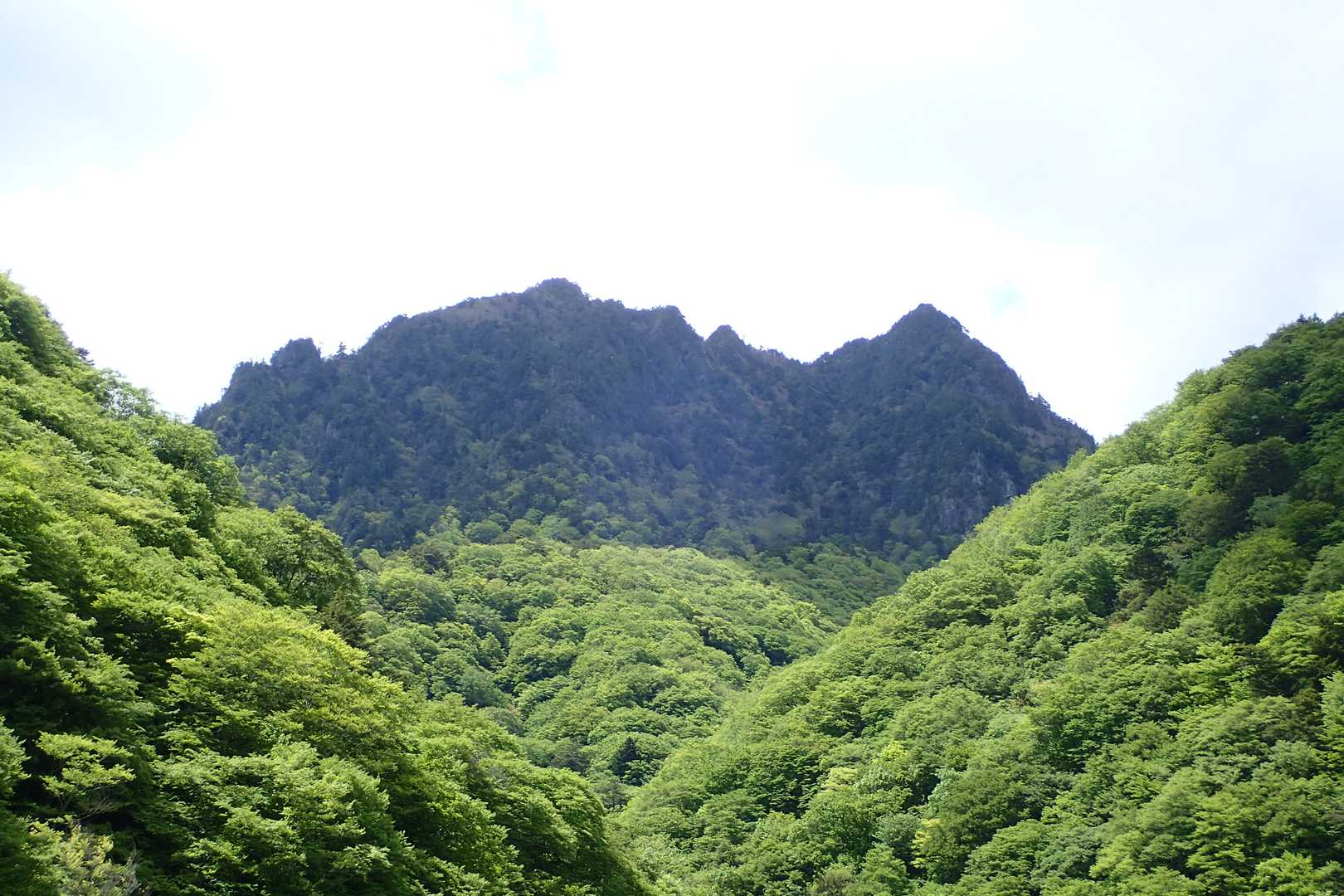鶏冠山（西沢渓谷入口）の写真