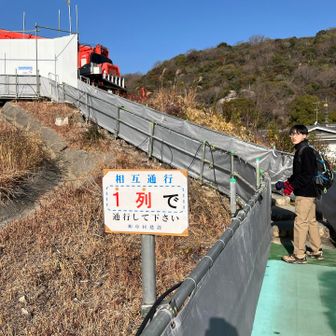 学校前の工事現場迂回道