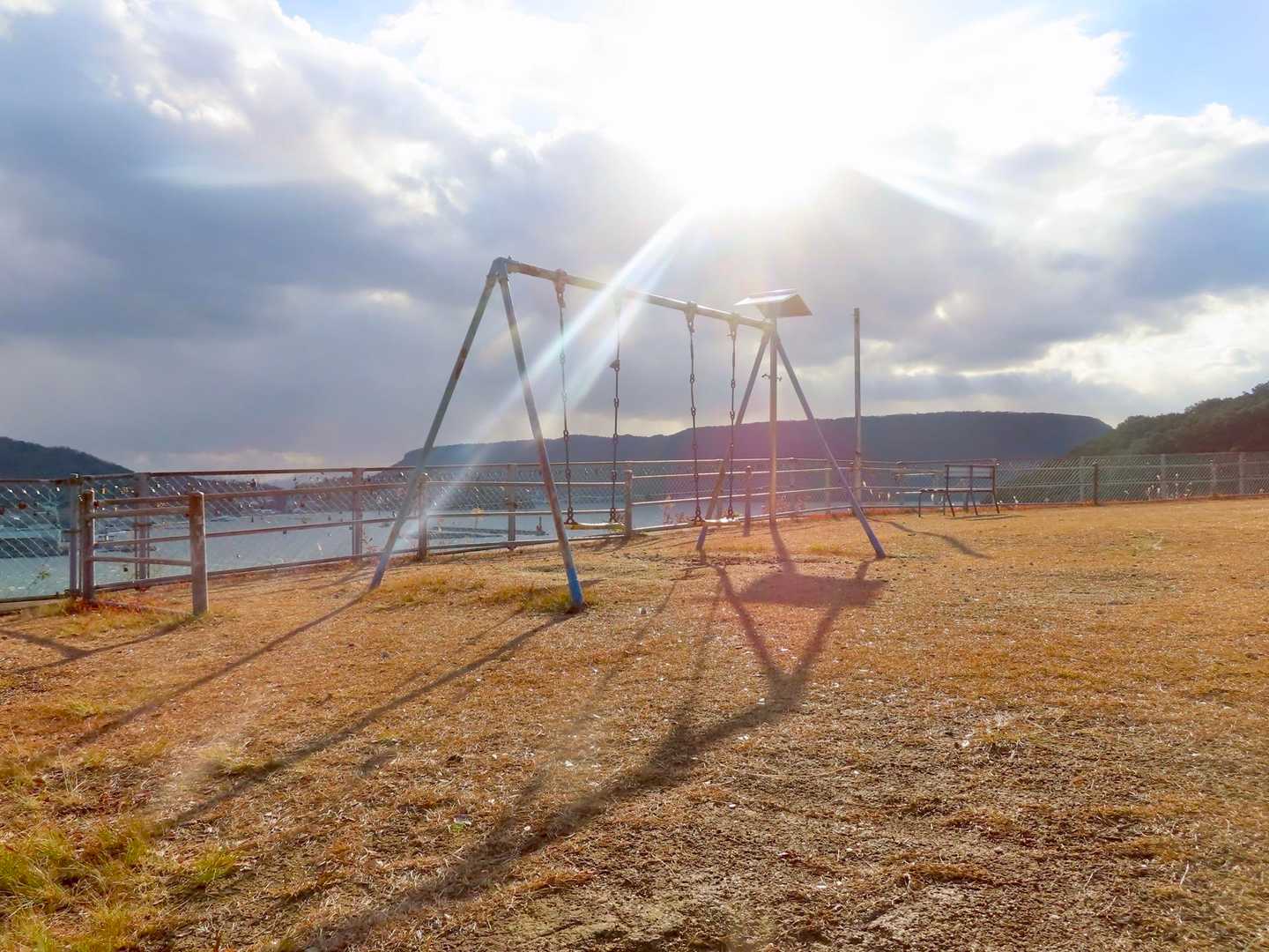 ブランコまで帰ってきました。
うん、こんな空気分になってます(*^^)v