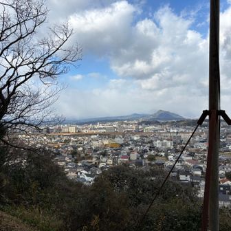 ここも眺めい〜✨
めちゃくちゃ寒かったけど低山でも眺めのいい所で気持よかった〜😊✨