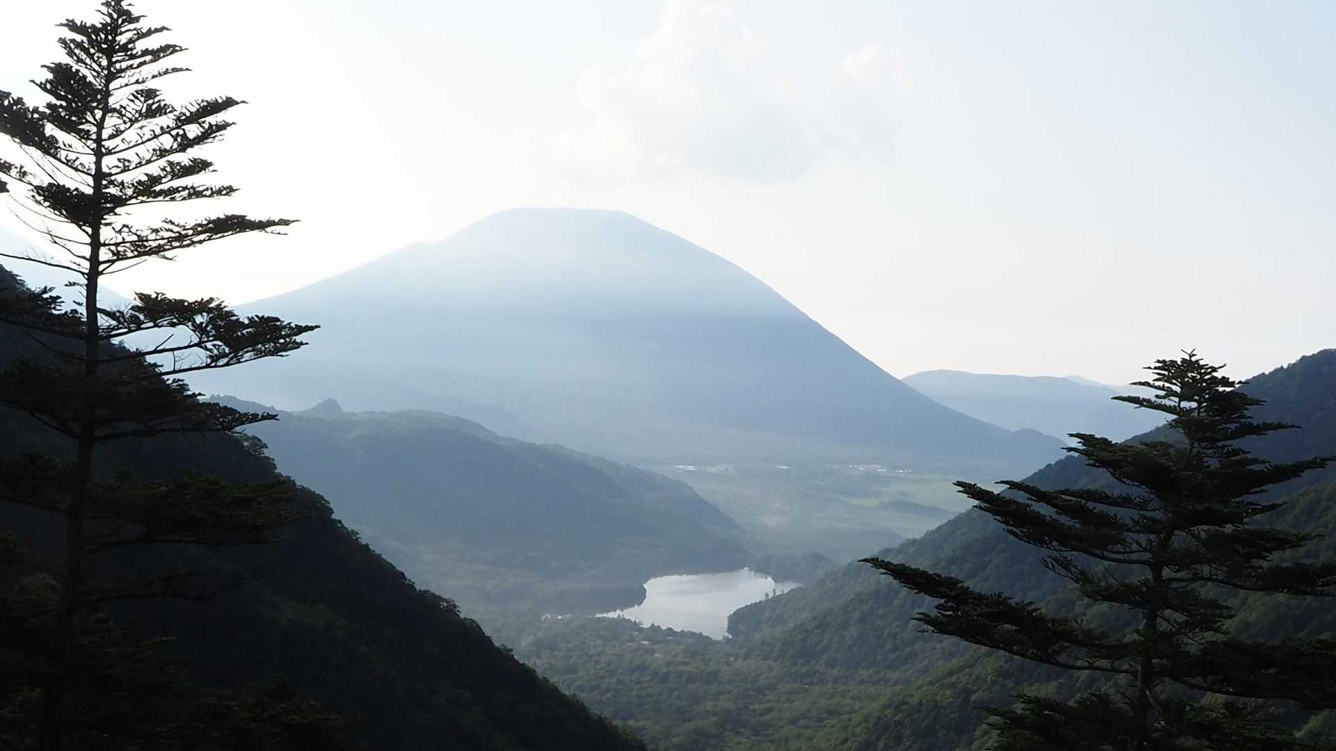 金精峠より湯ノ湖＆男体山