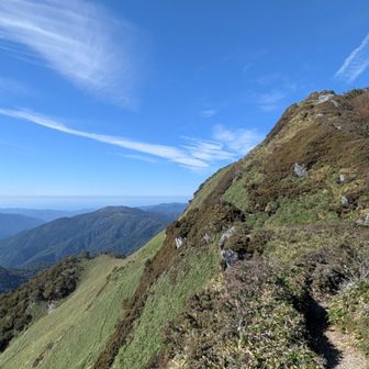 三嶺山頂へ