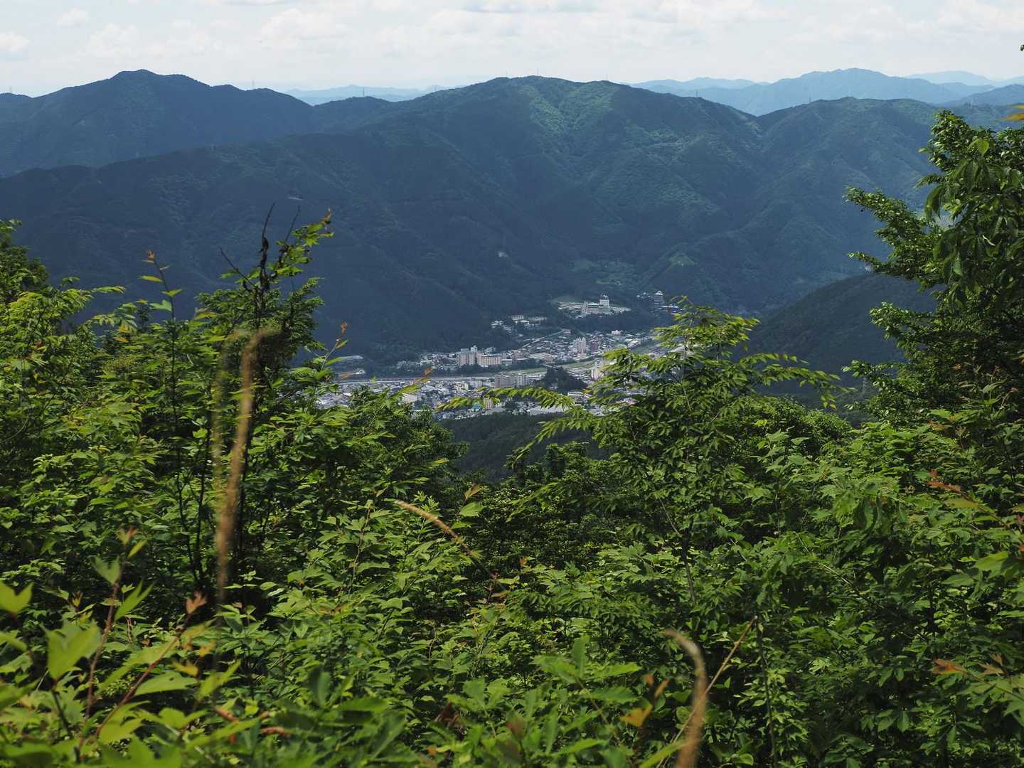 温泉街が見下ろせます。