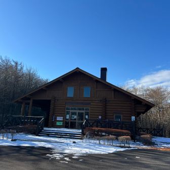 高塚高原キャンプ場からスタート🏕️
風が強く登山靴に履き替える時にクロックスが飛ばされそうになる🩴