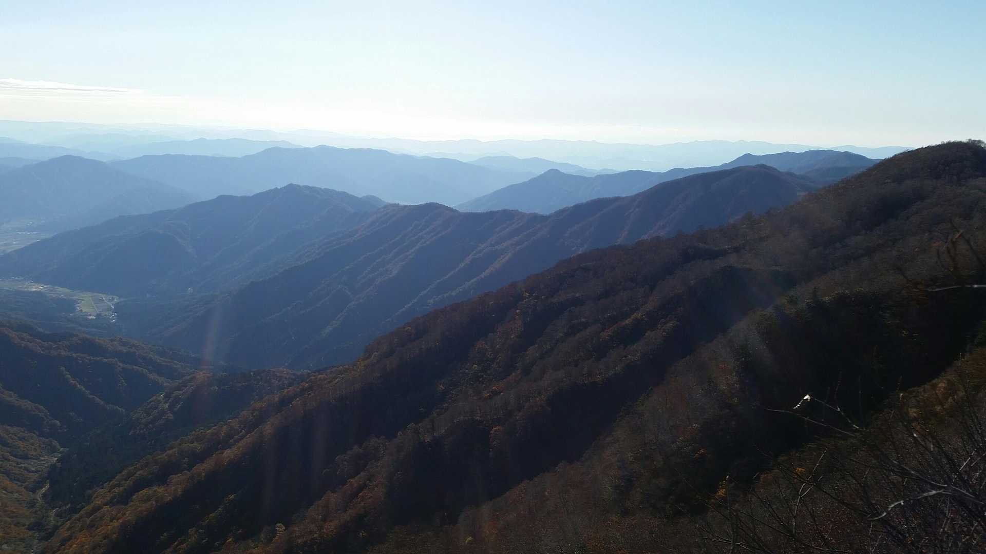 もう一度、鷲ヶ岳方面。この辺りはまかろんさんのテリトリー。
