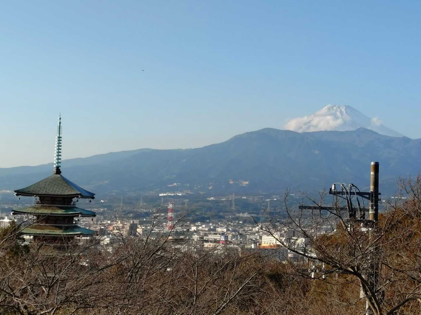 五重の塔越しにパチリ🗻✨️