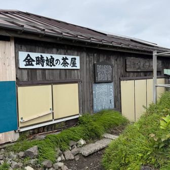 入口と窓が閉鎖されてます。
やめてしまったのでしょうか？