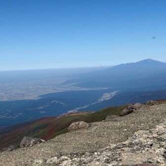 庄内平野と鳥海山　　日本海も見える