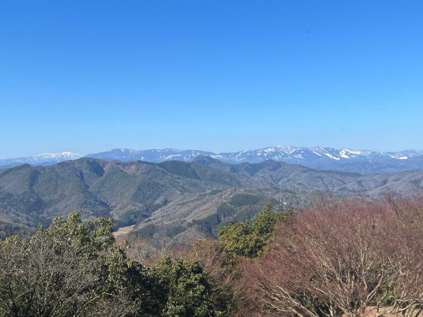 氷ノ山と蘇武岳。
早く行きたいから雪少なくならんかなぁ。
