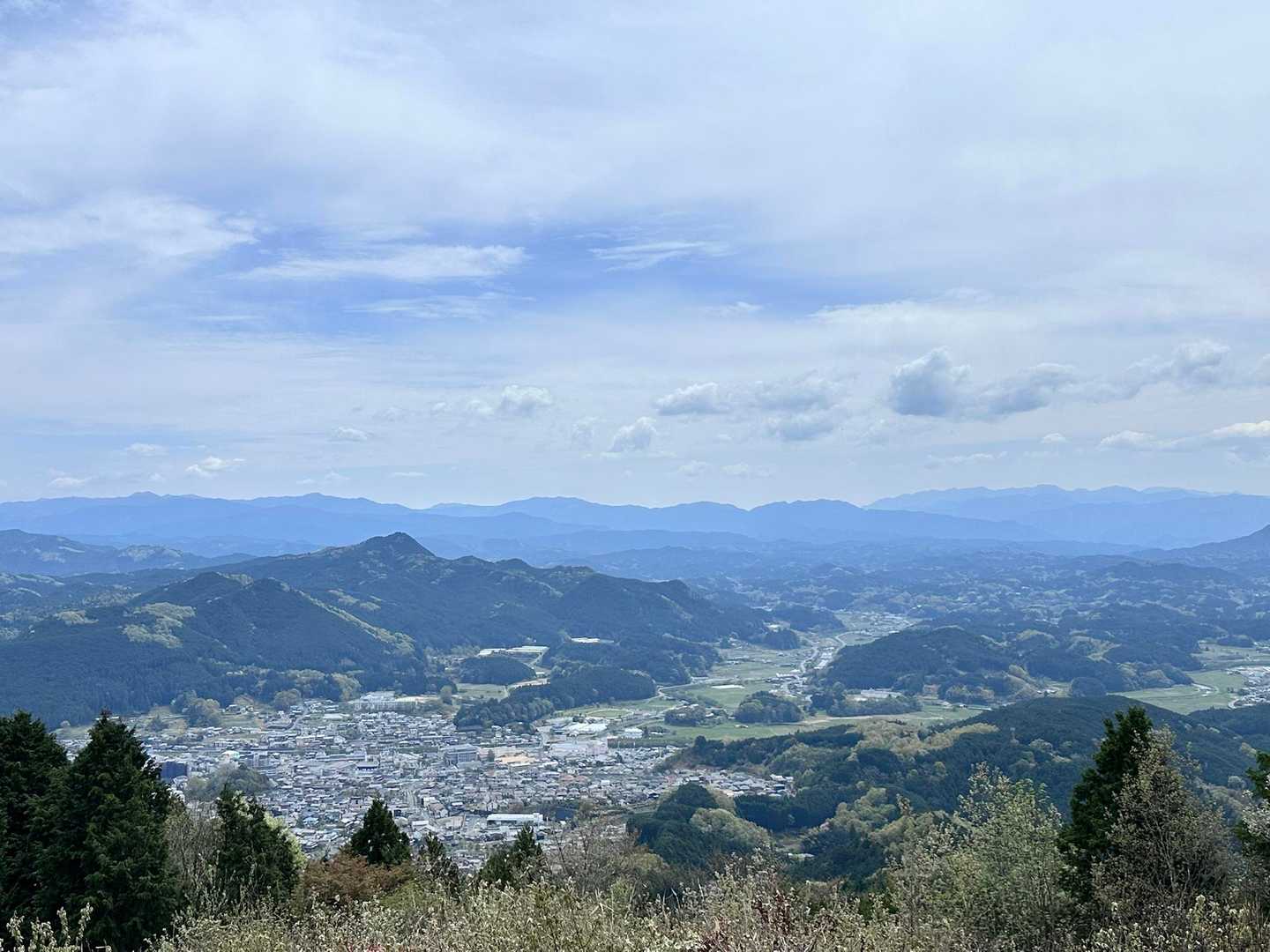 鳥見山公園展望所より
見晴らしはとても良く、遠くまで見渡せました。