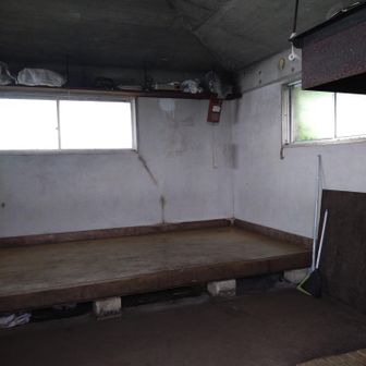 中蒜山の避難小屋で休憩。古いけど中は綺麗に手入れされてました

ちなみに登山道も、雨の中草刈りしてくださってる方がたくさんおられ、ありかたや、です