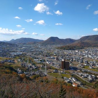 いい眺め！台形の山は勝賀山