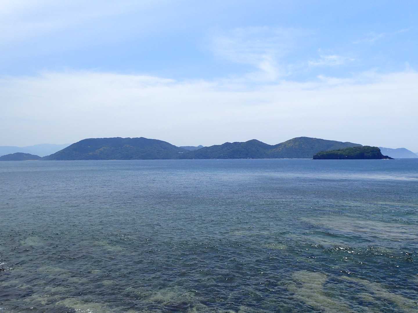 下山後、島を1周。
対岸に見える糸島の蒙古山と妙見山のシルエットが新鮮！