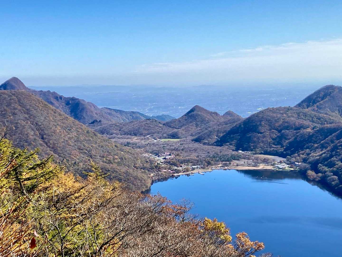 空気は冷えてますが風がないので歩きやすい