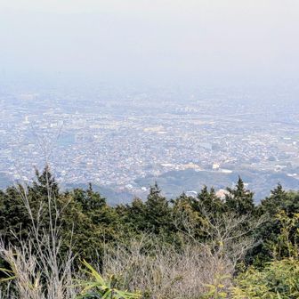 福岡市街地を望むも…
福岡ﾀﾜｰ も  見えず😨