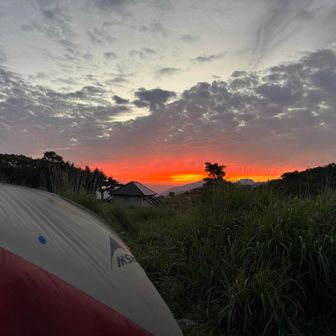 疲れていたので、速攻で寝る💤
朝焼けが綺麗です。