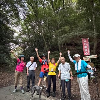 上りの堀割り😊
岩戸からも地獄坂からも七曲りからもみんなが同じ時間にここで会えたね👍

金華山Tシャツ👚大集合😊